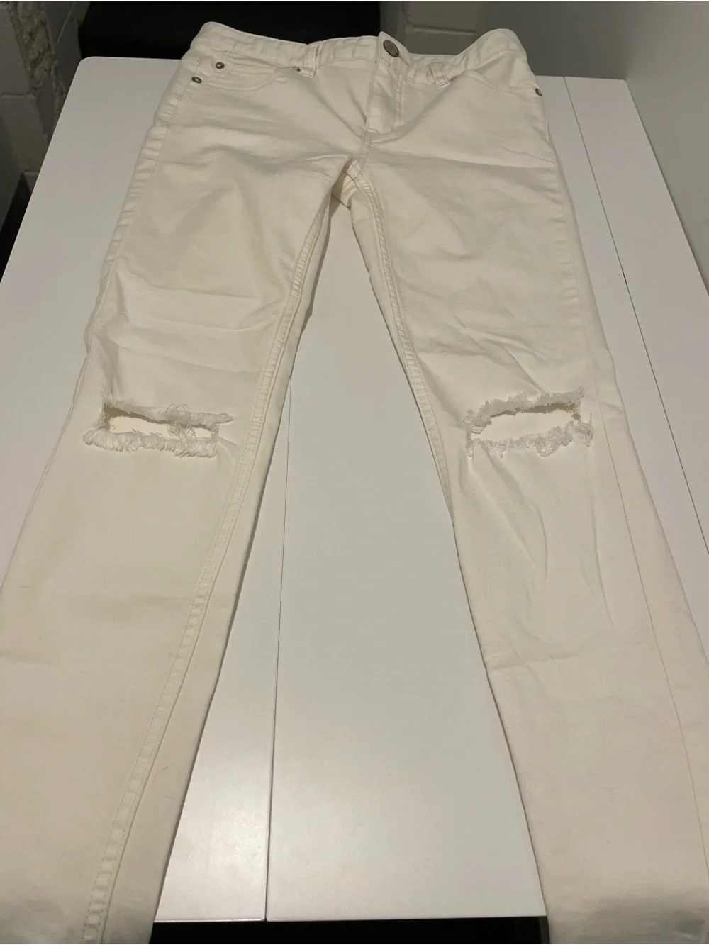Free People Brand Women's size 26 White Skinny Distressed Jeans